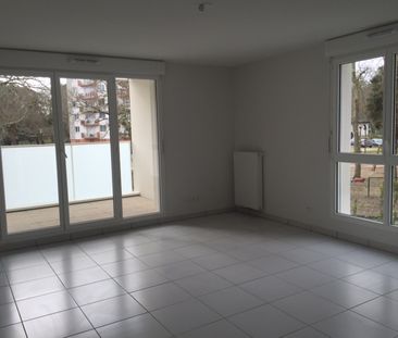 Location Appartement 3 pièces 66m² - Photo 2