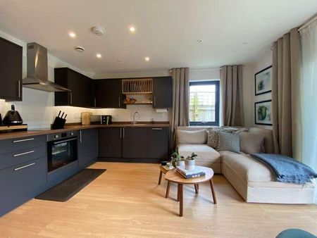 Leacroft, Staines-upon-thames, Surrey, TW18 - Photo 5