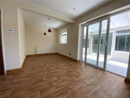 4 bedroom detached house to rent - Photo 4