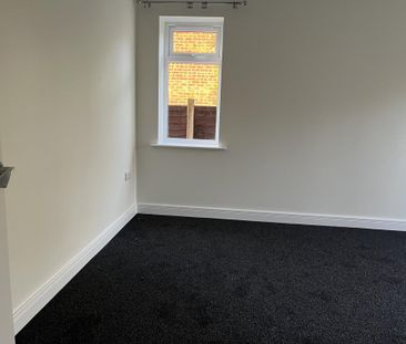 4 bedroom detached house to rent - Photo 3