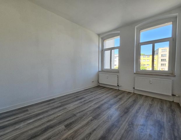 **Renovated apartment very centrally located** - Photo 1