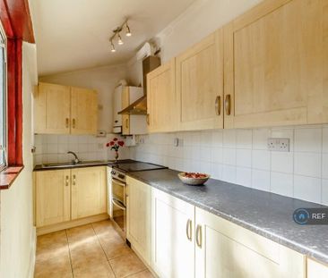4 bedroom terraced house to rent - Photo 4