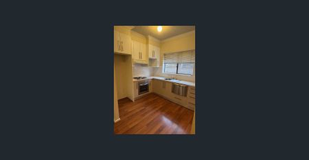 Ground floor apartment with private courtyard! - Photo 3