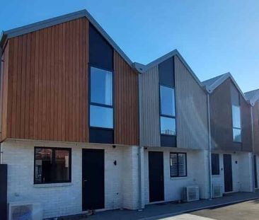 Modern Townhouse With Lovely Outlook! - Photo 2