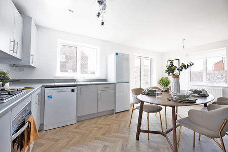 4 bedroom semi-detached house to rent - Photo 5