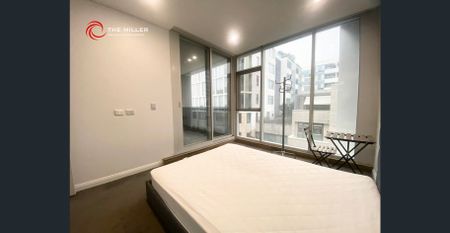 Live in luxury on the park | 3mins walk to everything - Photo 3