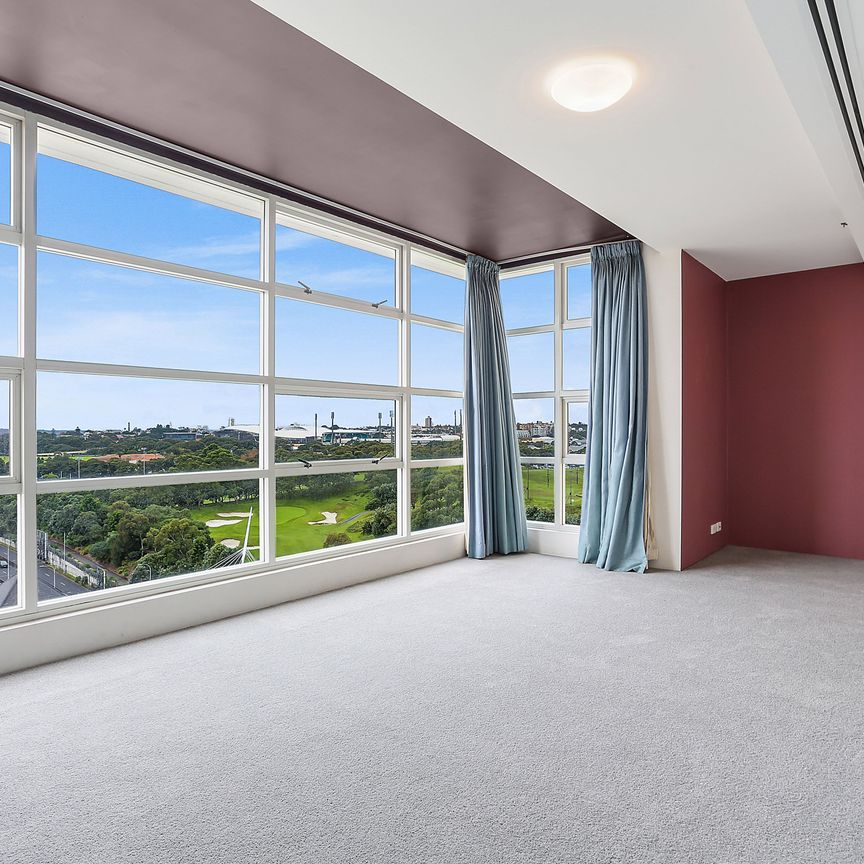 Stunningly Spacious Apartment Set in an Exclusive Complex - Photo 1