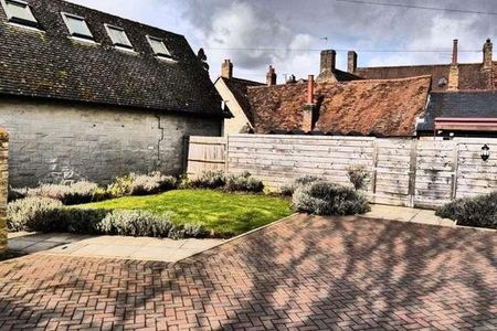 Stony Stratford - A Prime Bed Maisonette Within Gated Courtyard, MK11 - Photo 5