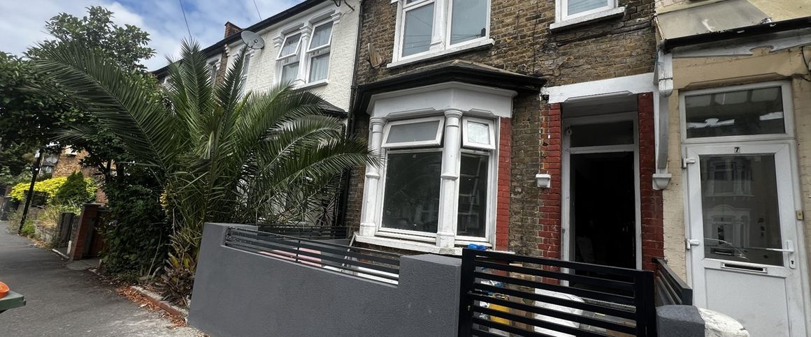 2 Bed Semi-Detached House, Lonsdale Avenue, E6 - Photo 1