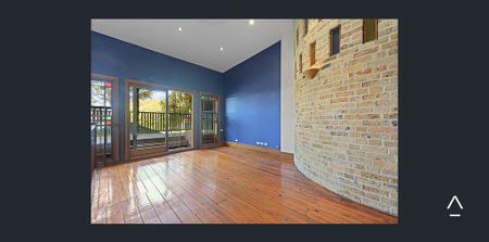 Two-Bedroom Townhouse Terrace in Prime Newtown Location - Photo 3