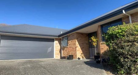 3 Bedroom on The Ridgeway - Photo 3