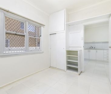 Two Bedroom Apartment in Highly Sought After The Entrance - Photo 2