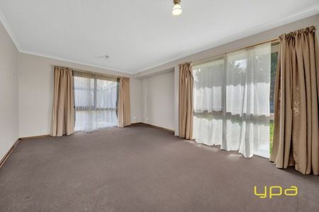 12 Candytuft Close, Cranbourne North - Photo 4