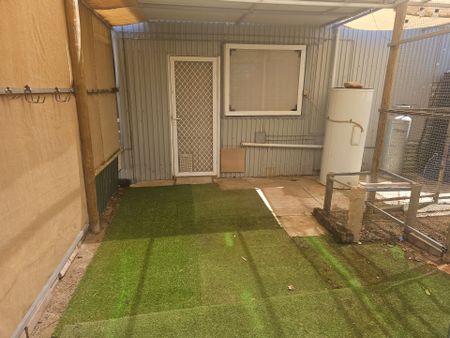 Close to City Centre - Available Now - Photo 2