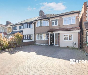 Semi-detached House to rent - Okehampton Crescent, Welling, DA16 - Photo 5