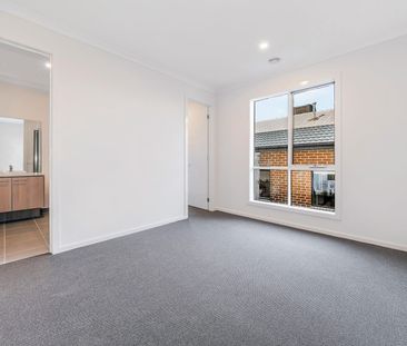 Brand New Double Story Home in Nar Nar Goon North - Pakenham East - Photo 4