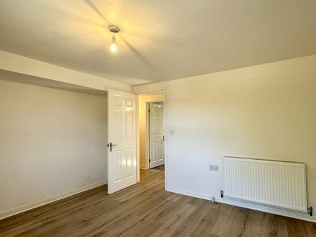 5 bedroom semi-detached house to rent - Photo 4