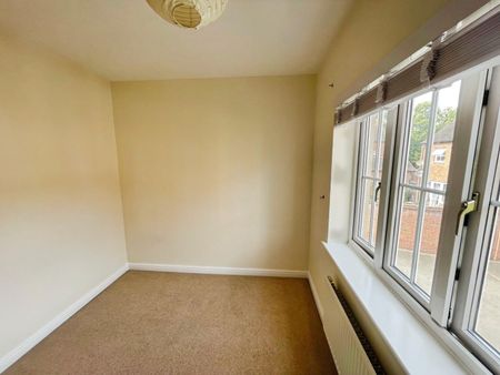 St. Peters Way, Stratford-upon-Avon - Photo 2