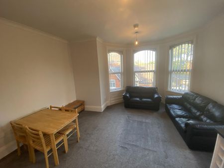 2 bedroom flat to rent - Photo 4