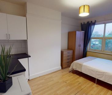 1 bedroom in a house share to rent - Photo 1