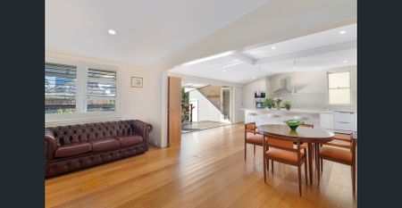 Exquisitely renovated Federation family residence - Photo 2