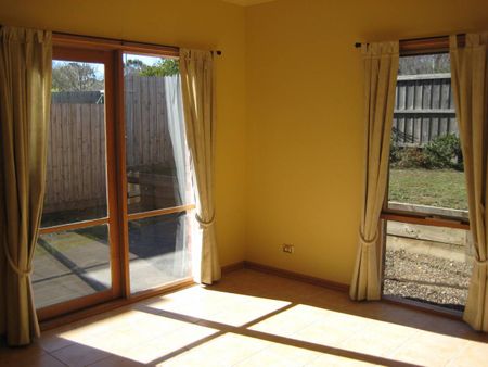 Three bedroom townhouse in Timbarra Estate. - Photo 2