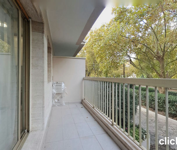 Studio meublé lumineux avec balcon à Neuilly-sur-Seine – 30 m² - Photo 2