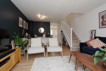 2 bedroom semi-detached house to rent - Photo 2