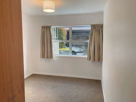 North facing, sunny 1BR Flat with covered carport - Photo 5