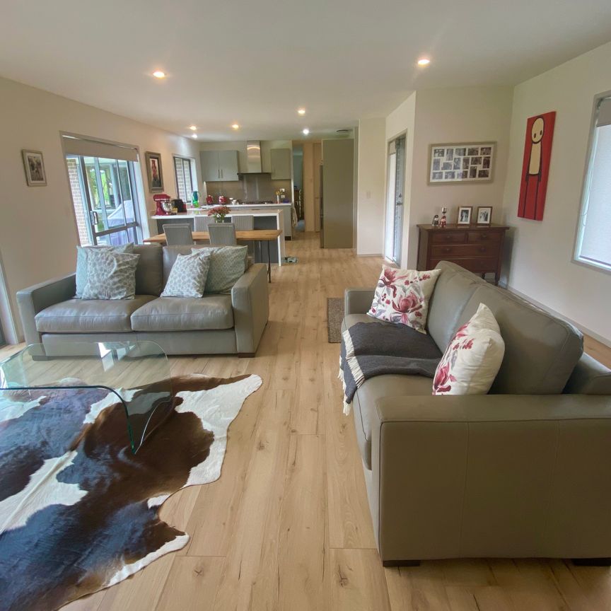 Spacious and Modern Living - Photo 1