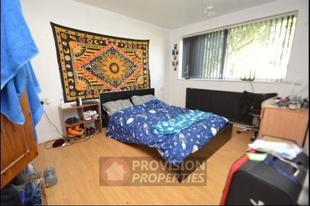 3 Bedroom Houses near Leeds University - Photo 4