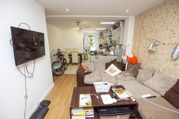 6 bedroom house to rent - Photo 1