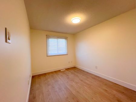 For Lease - 223 Pioneer Drive Unit# K75, Kitchener, Ontario - Photo 4