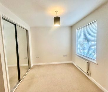 Silver Birch Way, Farnborough, GU14 - Photo 3