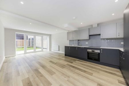 4 bedroom flat to rent - Photo 5