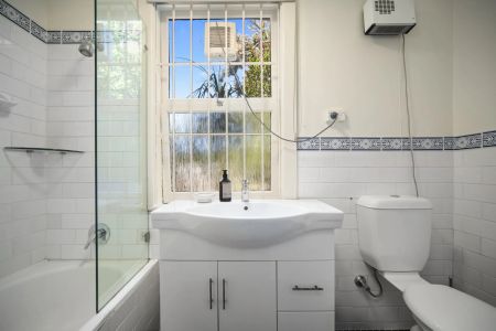 Charming, move-in-ready terrace - Photo 3