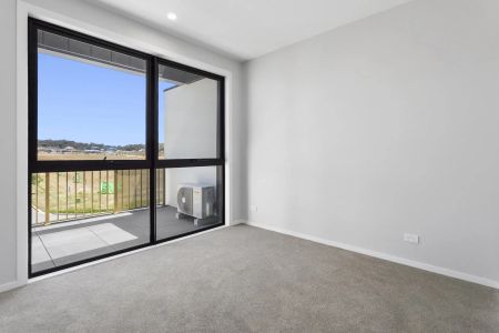 Top-Floor Apartment with Study & Sweeping Googong Views - Photo 2