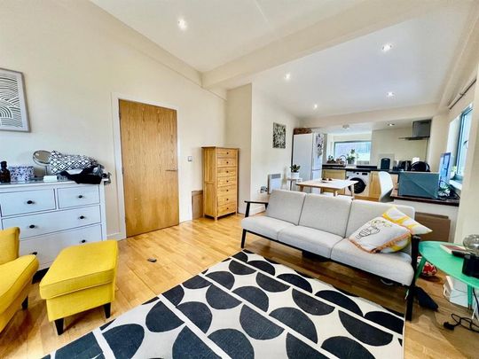 2 bedroom flat to rent - Photo 1