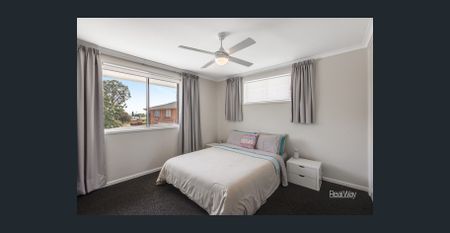 Stunning Renovated 3-Bedroom Unit in East Toowoomba - Photo 4