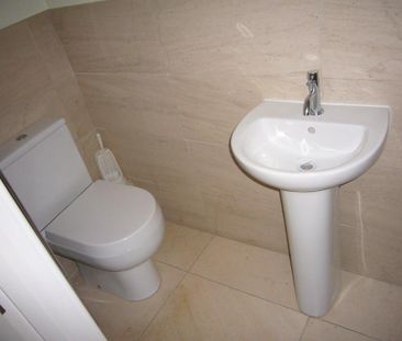 3 bedroom end of terrace house to rent - Photo 6