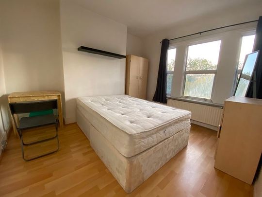4 Bed Flat, Burdett Road, E3 - Photo 1
