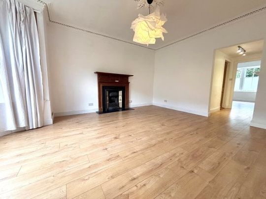 Queen Square, Strathbungo - Photo 1