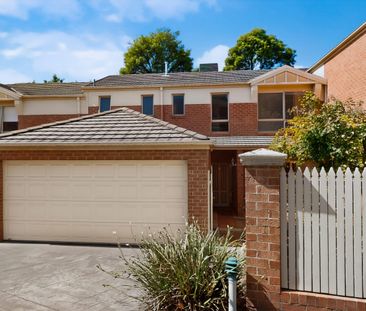 Spacious 3-Bedroom, 2-Bathroom Townhouse in the Heart of Mont Albert - Photo 2