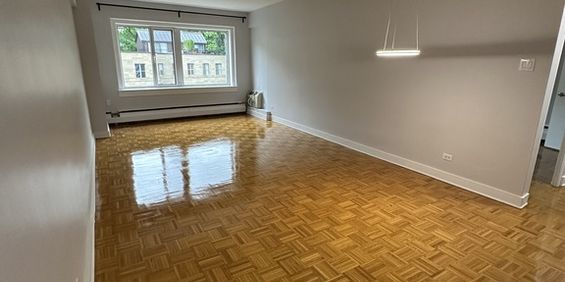 Grand 3 1/2 Au Centre-Ville - 1er JUIN - Photo 3