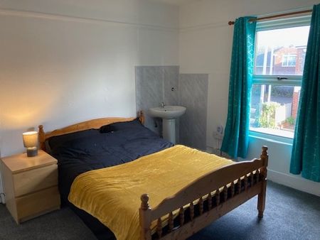 Room in a Shared House, Westfield Road, RG4 - Photo 5