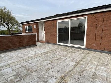 Colchester Place, Heaton Norris, Stockport, SK4 - Photo 2