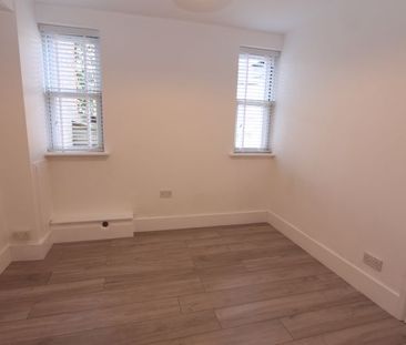 Fern Road Farncombe, Surrey - 1 bedroomProperty for lettings - Seym... - Photo 6