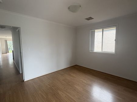 Spacious 4-Bedroom Family Home in Evanston Gardens - Photo 4