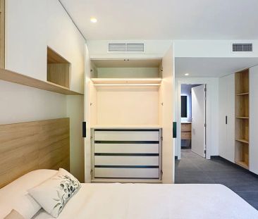 Room in a shared 6-bedroom apartment for rent in Castillejos. - Photo 2
