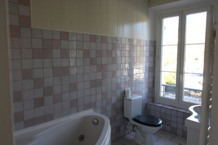 Location Appartement 3 pièces 81m² HYERES 83400 - Photo 3